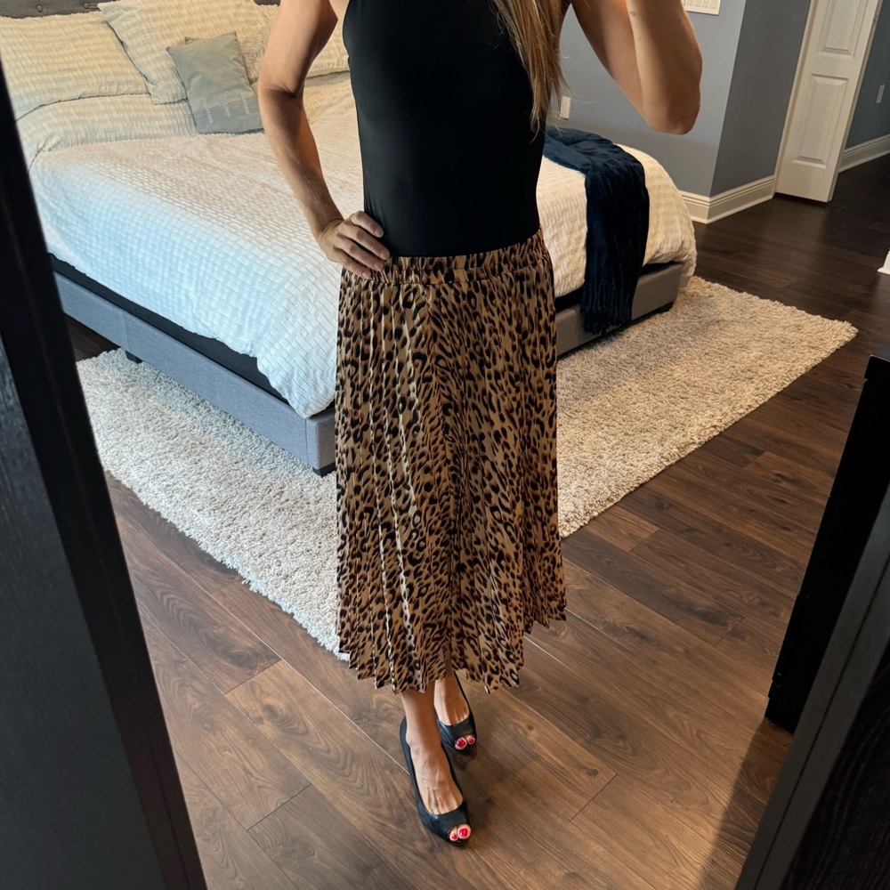 Leopard midi length swing skirt Medium